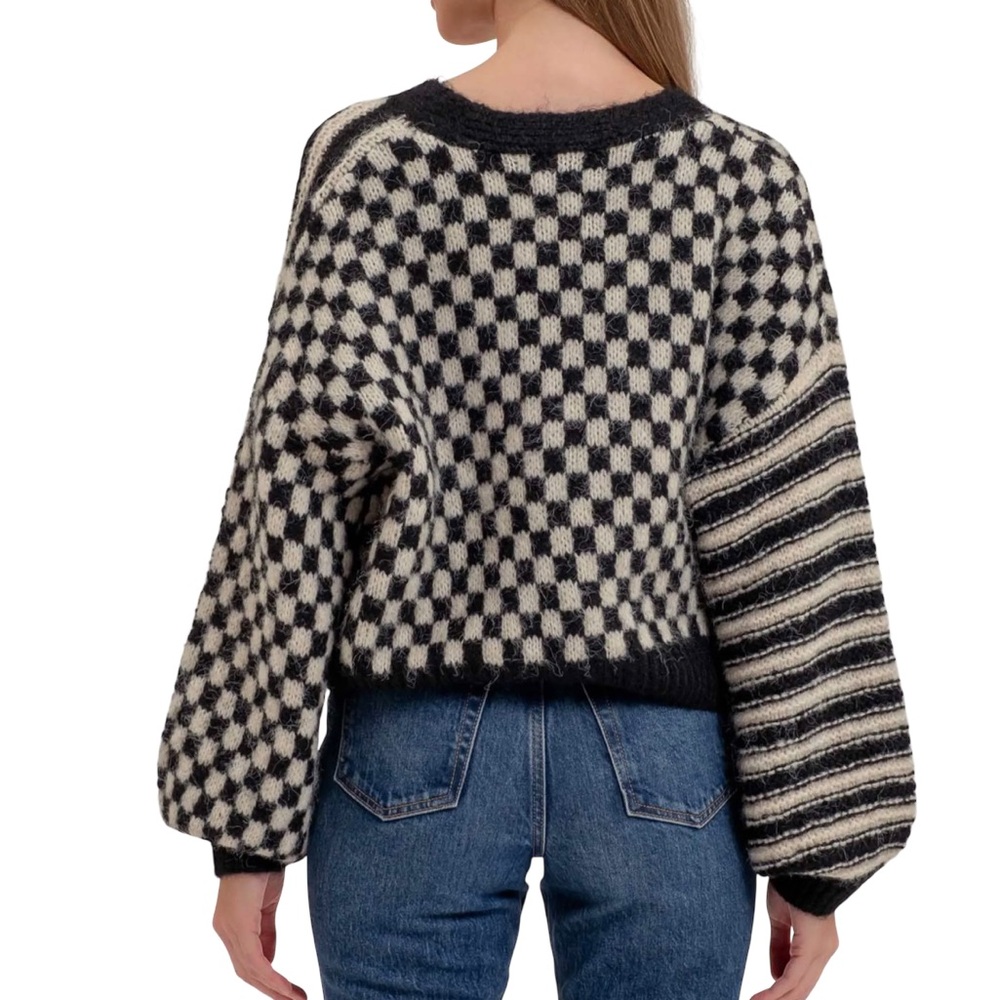 Altar'd State Claudia Checkered Cardigan at Mall of America size Large - Picture 2 of 10